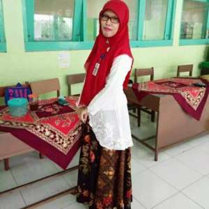 Dewi Pratistiningsih,S.Pd,M.Pd